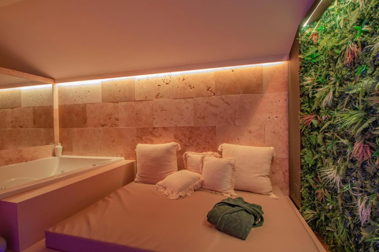 Les Bains D'Eros Hotel Cuers Exterior foto